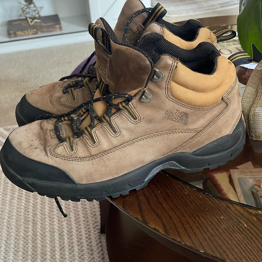 Men’s NorthFace hiking boots in good condition lots of life left
